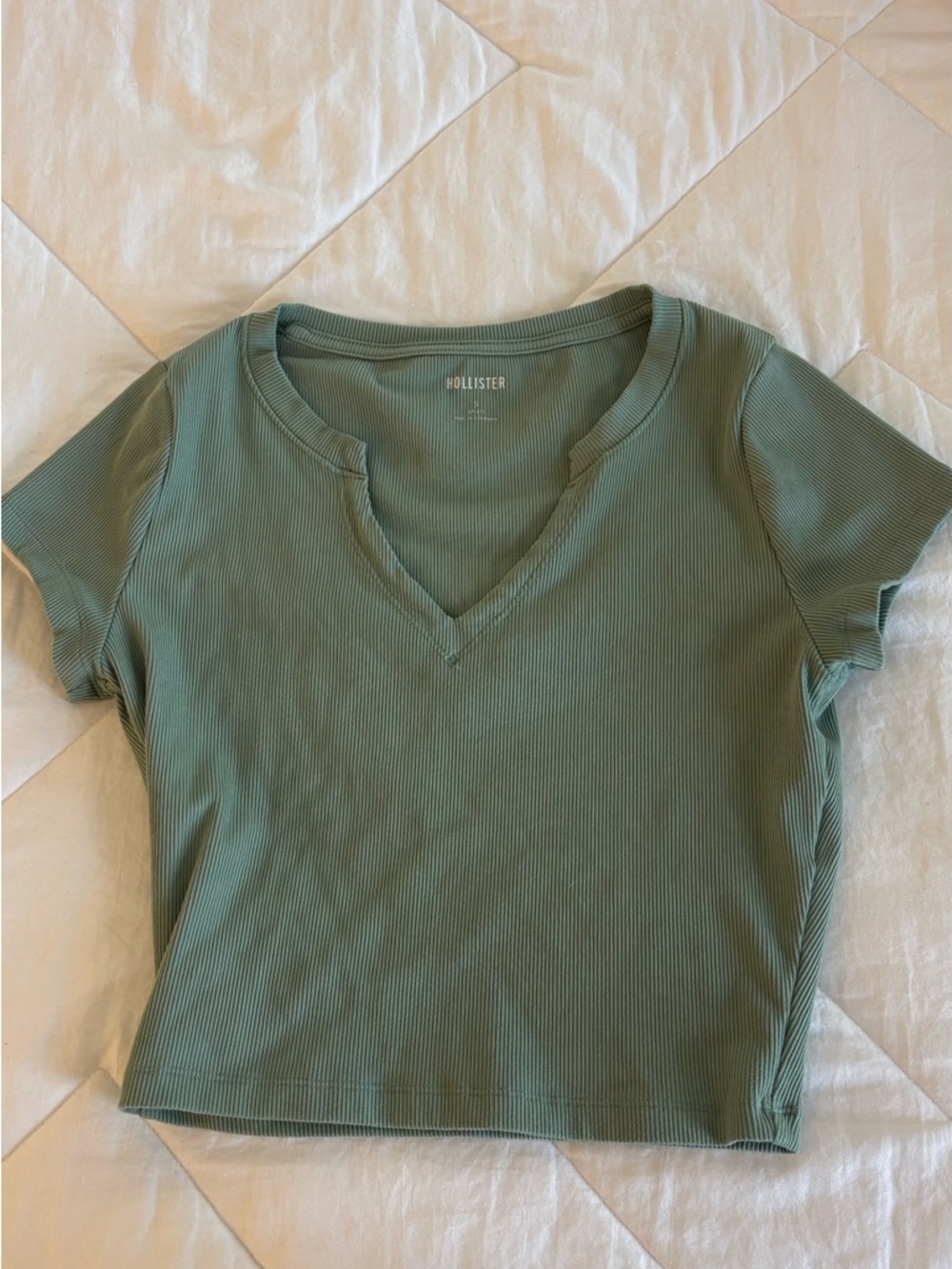 Hollister Ribbed V-Neck Crop Tee in Sage